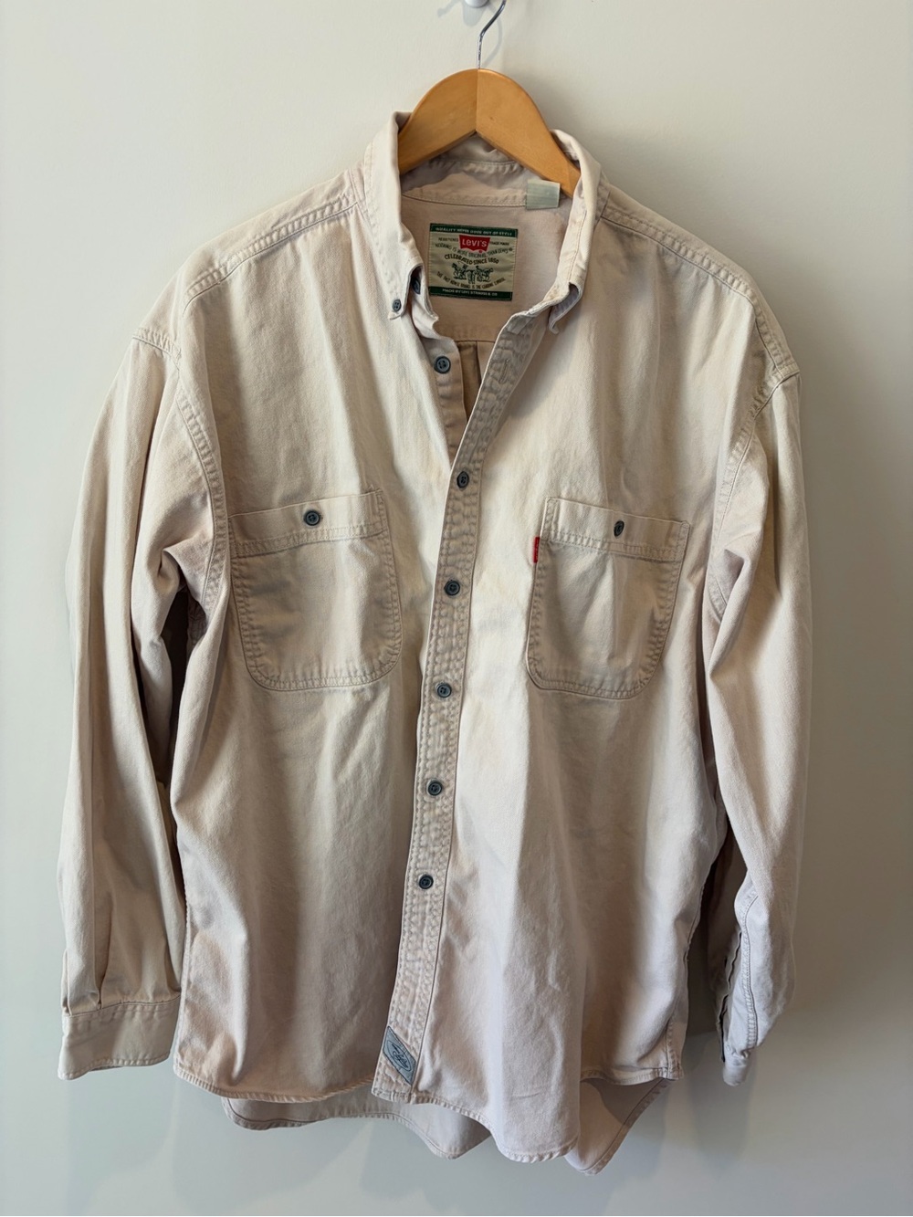 Vintage Levi's Men's Beige Button-Down Work Shirt XL